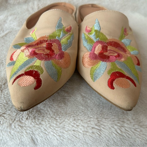 Women’s Slides - Picture 2 of 5